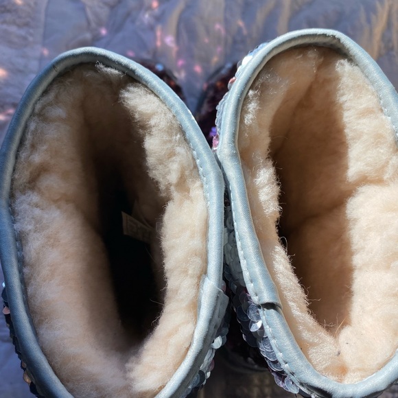 UGG COLOR CHANGING SEQUENCE BOOTS 7 - Picture 4 of 8